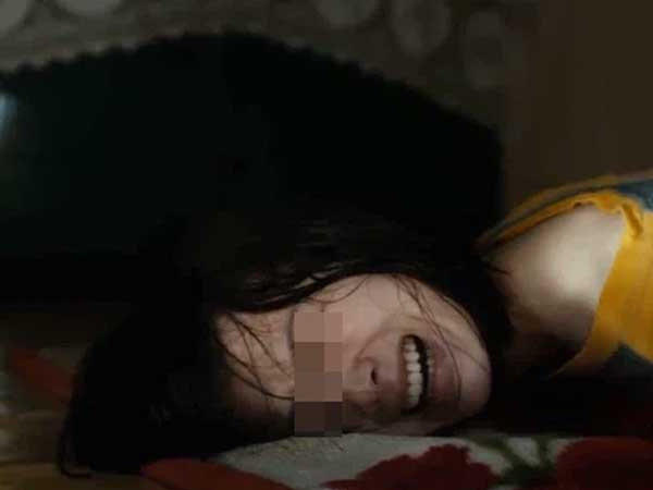 Về chịu tang bố nhưng bị cấm vào nhà, cô gái rơi vào tay 'ác quỷ' khi sang ở nhờ nhà bạn bố, tàn tạ chỉ sau 3 ngày