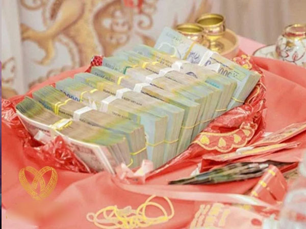 Đêm tân hôn, vừa đếm xong tiền mừng thì chú rể đòi 'cầm hết', bí mật tiếp theo anh ta tiết lộ khiến cô dâu đùng đùng bỏ về nhà đẻ!