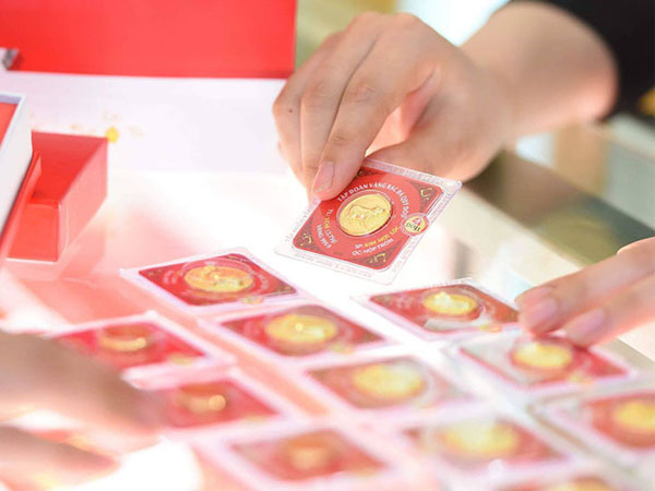 Giá vàng hôm nay 3/7: Lạc quan giá vàng, đầu cơ găm hàng