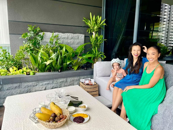 Đoan Trang hội ngộ gia đình Hoàng Oanh, lần đầu hé lộ nhiều ngóc ngách trong căn penthouse xịn xò tại Singapore