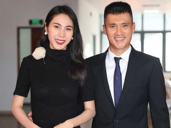 Thuỷ Tiên - Công Vinh bị netizen soi điểm khó hiểu ở biệt thự đang xây: Chủ đầu tư ở giấy phép và ở biển công trình khác hẳn nhau?