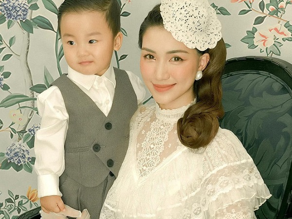 Hòa Minzy cuối cùng cũng công khai tên thật của quý tử hào môn, tiết lộ luôn cách đặt tên vô cùng ý nghĩa