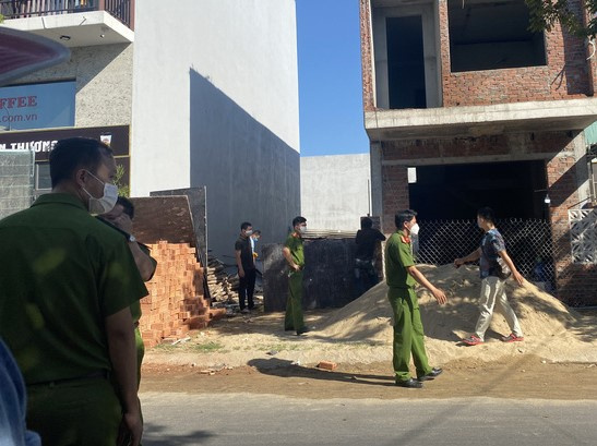 Nam công nhân không mặc quần, tử vong cạnh công trình xây dựng