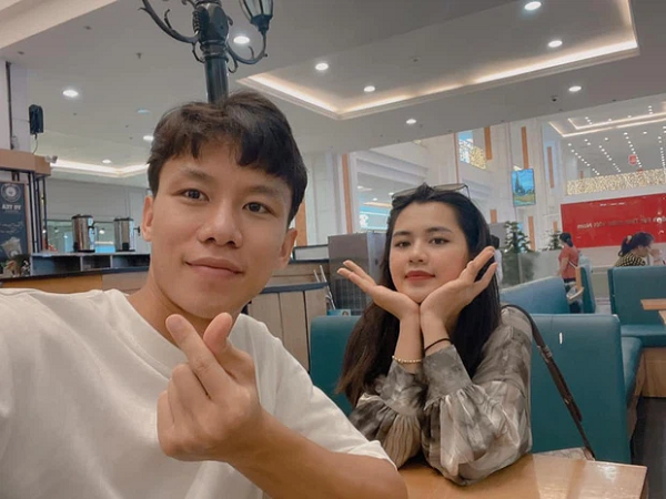 Đã là ông bố 1 con nhưng sao Quế Ngọc Hải vẫn làm nũng vợ quá đi!