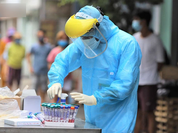 TP.HCM: Tìm người đến điểm xét nghiệm tầm soát Covid-19 ở quận Bình Thạnh