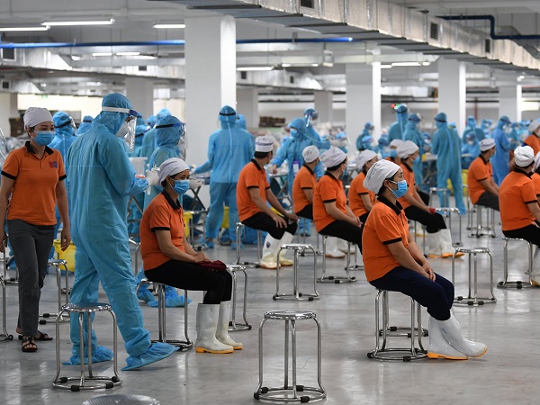 Hà Nội xuyên đêm xét nghiệm 1.500 công nhân thuộc khu công nghiệp nơi ghi nhận nam bảo vệ dương tính SARS-CoV-2