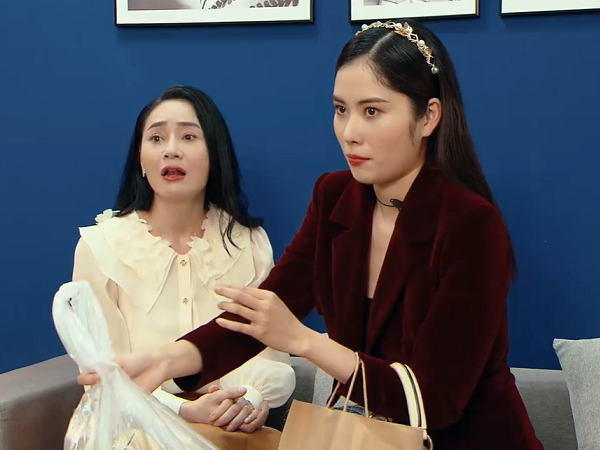 Hương vị tình thân tập 55: Kỳ Duyên vừa xuất hiện trở lại, bà Xuân đã lén quay clip của Nam nhằm 'bóc phốt'?