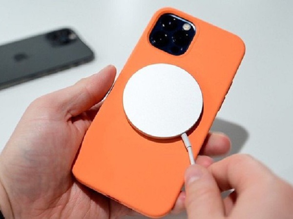 iPhone 13 có thể sẽ có cuộn dây sạc lớn hơn và sạc không dây tương thích ngược