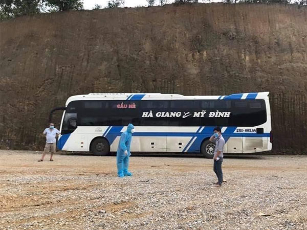 Hà Nội phát hiện 20 người liên quan ca F0 trèo tường trốn viện tại Bắc Giang, đến bến xe Mỹ Đình bắt xe khách về quê