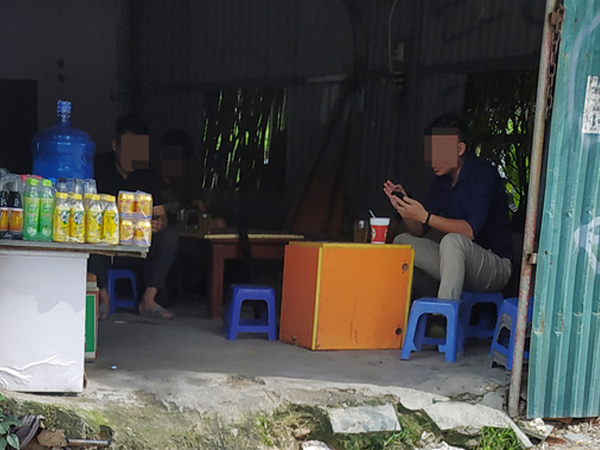 Hà Nội: Nhiều người vẫn chủ quan phòng, chống dịch COVID-19 nơi công cộng