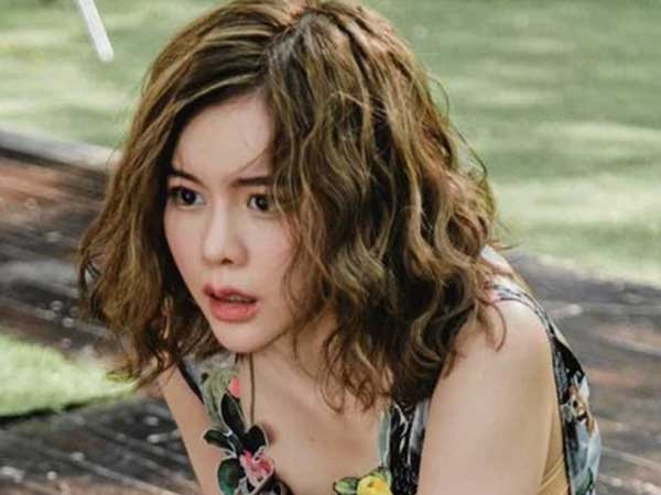 Mẹ chồng rất chịu khó mang cơm trưa cho con dâu, tôi bàng hoàng phát hiện bí mật động trời của bà nhờ cơn mưa bóng mây