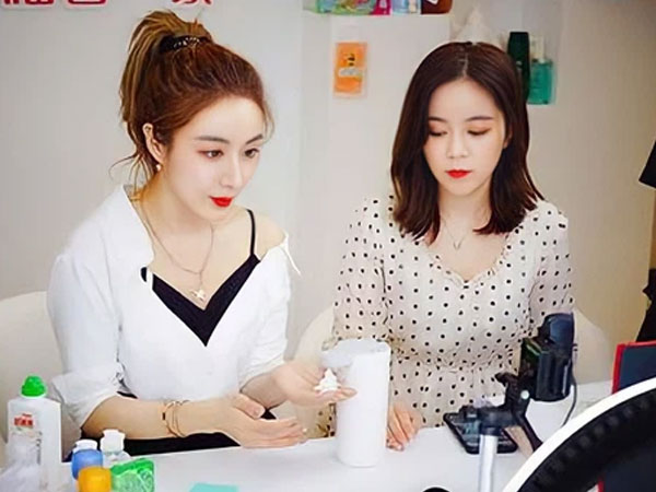 Ngôi làng không ngủ sản sinh ra hàng loạt "nữ thần livestream" đình đám ở Trung Quốc: Mảnh đất vô danh từng bước 'thay máu' xô đổ kỷ lục bán hàng online của Taobao