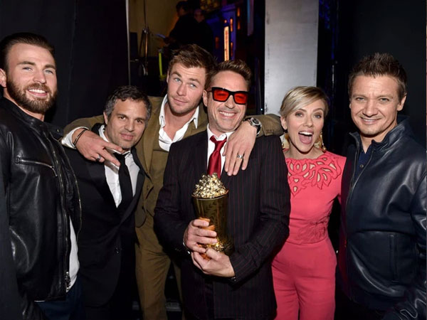 'Iron Man' Robert Downey bất ngờ unfollow Chris Evans và cả dàn sao Marvel sau 10 năm gắn bó, chuyện gì đây?