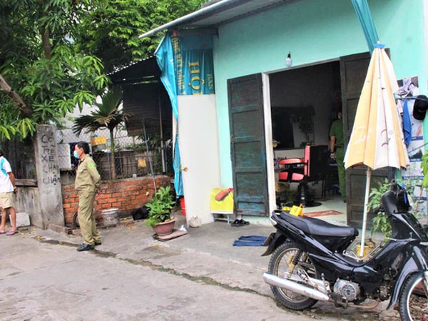 Cãi nhau, vợ ném kéo trúng ngực chồng tử vong