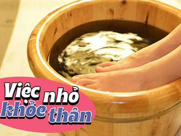 Trước khi đi ngủ, ngâm chân với loại lá này có thể chữa 5 loại bệnh nhiều người mắc