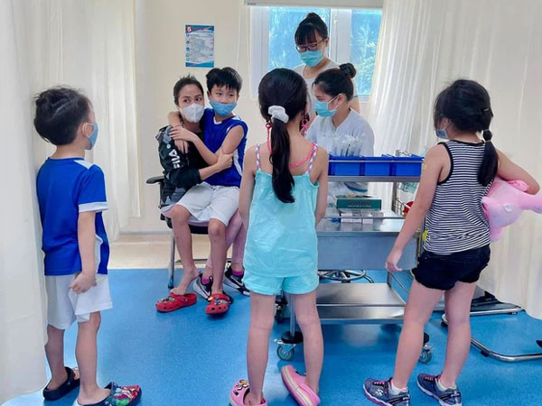 Ốc Thanh Vân đưa bé Lavie đi cùng gia đình làm một việc quan trọng, giữ đúng lời hứa trọn vẹn với cố NS Mai Phương