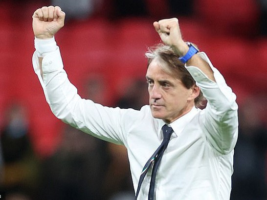 HLV Mancini: 'Tôi ngả mũ trước Tây Ban Nha'