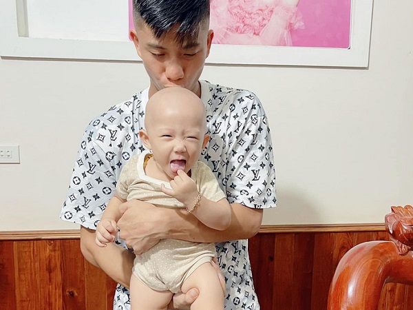 Phan Văn Đức đưa con gái đi cạo trọc, Nhật Linh tiết lộ lý do đáng yêu