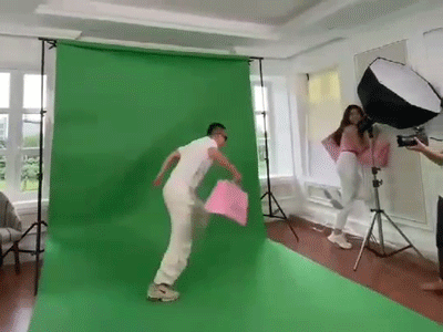Clip: Vũ Khắc Tiệp bất ngờ va chạm tạo ra tư thế nhạy cảm với Ngọc Trinh, dân tình đỏ mặt khi xem cảnh quay chậm
