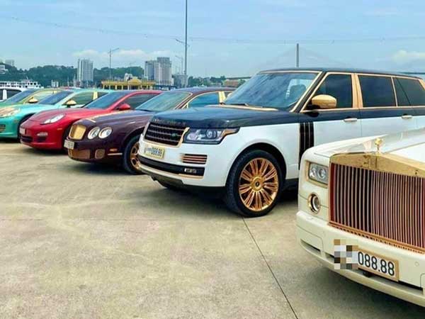 Choáng váng với dàn siêu xe biển số khủng của đại gia buôn lợn Hải Dương