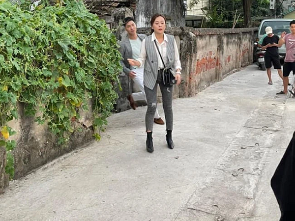 'Hương vị tình thân' lộ cảnh quay được mong đợi nhất phim: Nam phát hiện bố ruột, khóc ngất hỏi Long: 'Đi tù thì làm sao?'