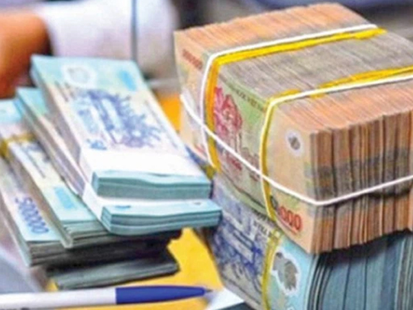 'Lãi suất duy trì thấp ít nhất tới cuối năm'
