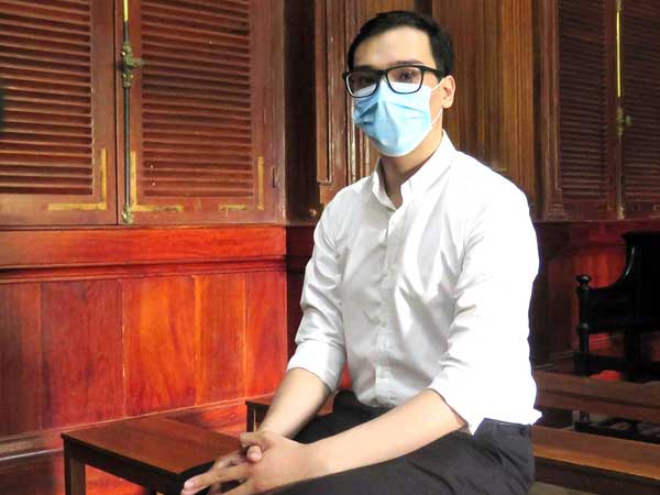 Tiếp viên hàng không làm lây lan Covid-19 xin giảm án