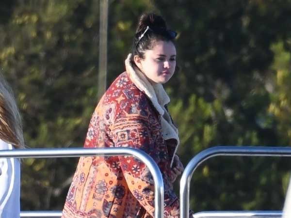 Selena Gomez gây sốc với ngoại hình phát tướng khó nhận ra, lí do đằng sau lại khiến người hâm mộ hoang mang