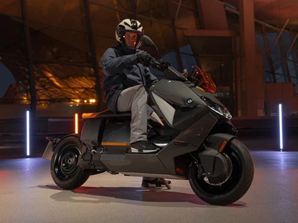 BMW CE 04 chính thức ra mắt: Thiết kế hiện đại, giá ngang chiếc ô tô