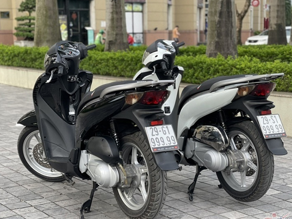 Cặp đôi Honda SH biển ngũ 9 được 'hét' giá hơn 2 tỷ tại Hà Nội