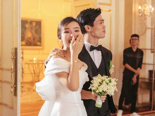 Sắp tới ngày sinh nở, bà xã Công Phượng vẫn phải đích thân lên mạng để đính chính một chuyện