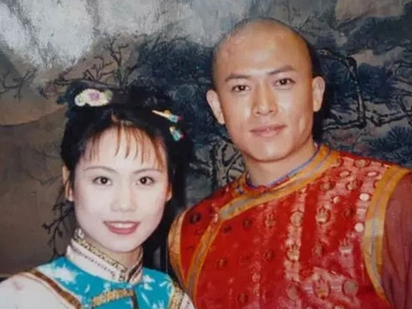 Bộ đôi Liễu Thanh - Liễu Hồng (Hoàn Châu Cách Cách) sau 23 năm: Anh chật vật với nghề, em viên mãn hơn cả Triệu Vy - Lâm Tâm Như