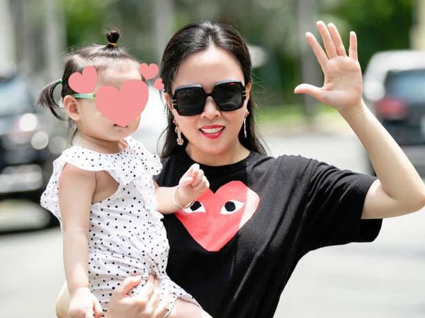 Phượng Chanel khoe con gái lớn rõ, lần đầu nhắc đến Quách Ngọc Ngoan và bố mẹ chồng sau lùm xùm chia tay