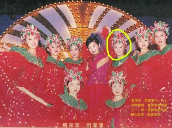 Tôn Lệ hóa ra từng đóng Tân Dòng Sông Ly Biệt 20 năm trước, sau này 'lên chức' làm 'bà nội' Triệu Vy luôn mới hay!