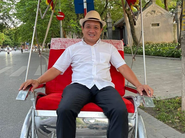 Mới sáng mùng 1 đã bị người lạ 'đuổi' về Sài Gòn, ông Đoàn Ngọc Hải đáp: Bạn chỉ cần ngồi im đã là tuyệt vời!