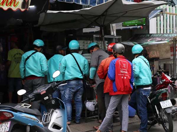 Cuộc chiến giao đồ ăn: Khi Grab bắt đầu báo lãi thì NOW, Baemin, Gojek lỗ tới 3.700 tỷ riêng năm 2020