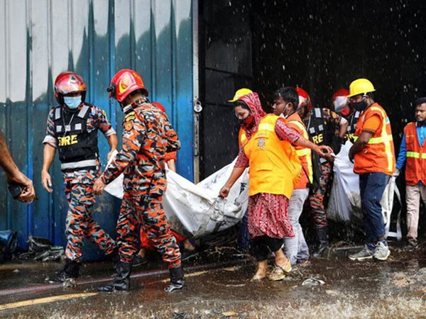 Cháy nhà máy thực phẩm Bangladesh, ít nhất 52 người chết