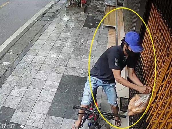 Thanh niên to khỏe "thó" túi bánh mỳ cửa hàng treo ngoài cửa khiến dân mạng lắc đầu ngao ngán