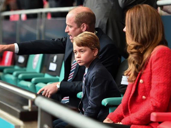 Hoàng tử George trở thành tâm điểm chú ý trước trận chung kết EURO 2020 vì lý do đặc biệt, nhà Meghan lại tìm cách chiếm spotlight