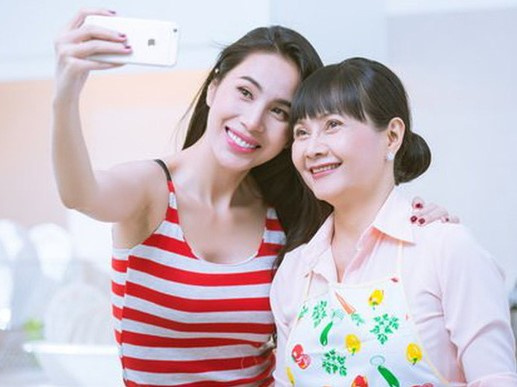 Thuỷ Tiên đã có động thái đầu tiên giữa làn sóng chỉ trích dữ dội vì khắc lên mai rùa, làm gì mà dư luận bỗng 'quay xe'?