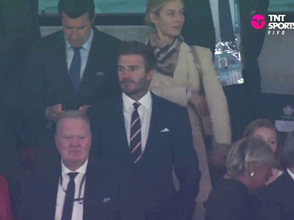 Hình ảnh đau lòng cuối trận Chung kết Euro 2020: David Beckham thẫn thờ giữa đám đông, mặt buồn thiu khi Anh thua Ý