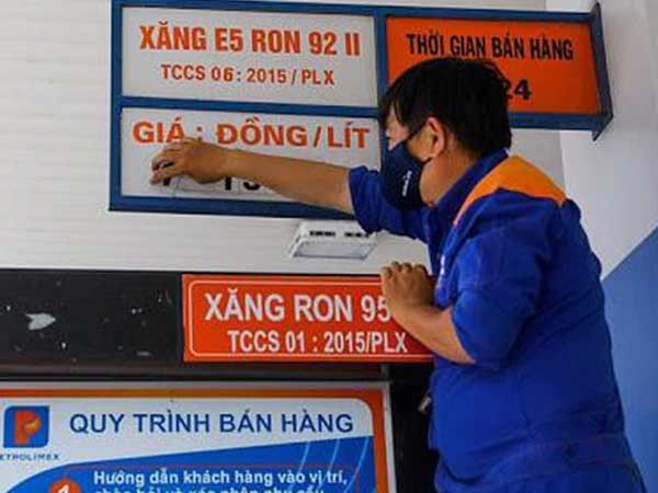 Xăng tiếp tục tăng cao, 'đội' giá gần gấp đôi sau khoảng 1 năm
