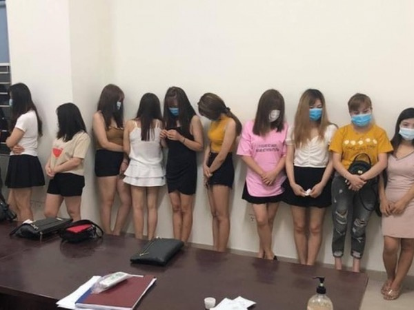 Hà Nội truy quét nạn mại dâm, tụ tập đứng đường trong mùa dịch