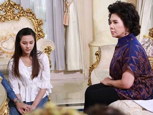 Thấy con dâu bị hàng xóm chê bai chuyện nấu cơm, mẹ chồng bước vào tuyên bố bình thản mà quyết liệt giải quyết luôn vấn đề