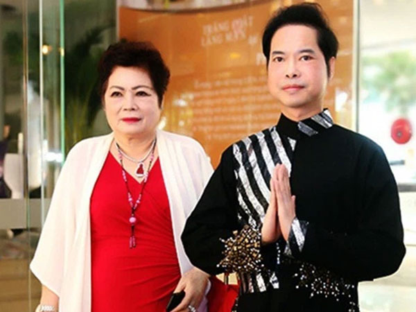 Mẹ ruột Ngọc Sơn vừa qua đời: 28 năm làm hiệu trưởng, nắm giữ mọi tiền bạc của con khi về già