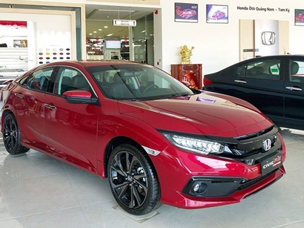 Giá ô tô tuần này: Xe hot giảm tới 150 triệu