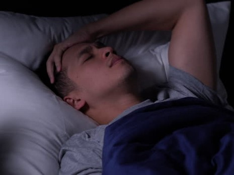 Ngủ không ra ngủ, thức không ra thức chỉ vì lỡ vui miệng ăn 5 loại thực phẩm này trước giờ 'nằm ổ'