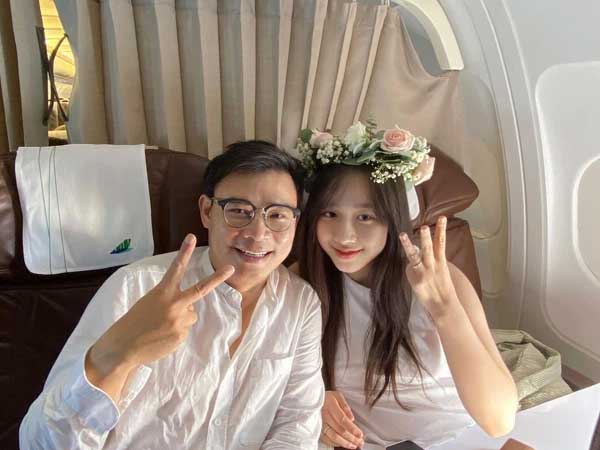 Gái đẹp VTV khoe loạt ảnh chưa từng công bố với chồng triệu phú, có cả 1 tấm ảnh cưới như thời 'ông bà anh'
