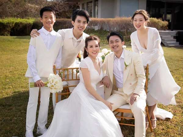 Hoa hậu Thu Hoài trên mạng xô bồ, ngoài đời làm mẹ cực chuẩn: Cho con đi du học sớm, tặng BMW mừng tốt nghiệp, phản ứng bất ngờ khi con trai come out