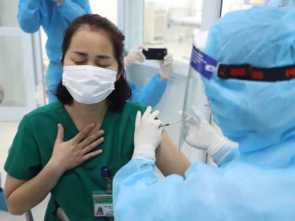 Người có tiền sử dị ứng có nên tiêm phòng vắc-xin Covid-19 hay không?